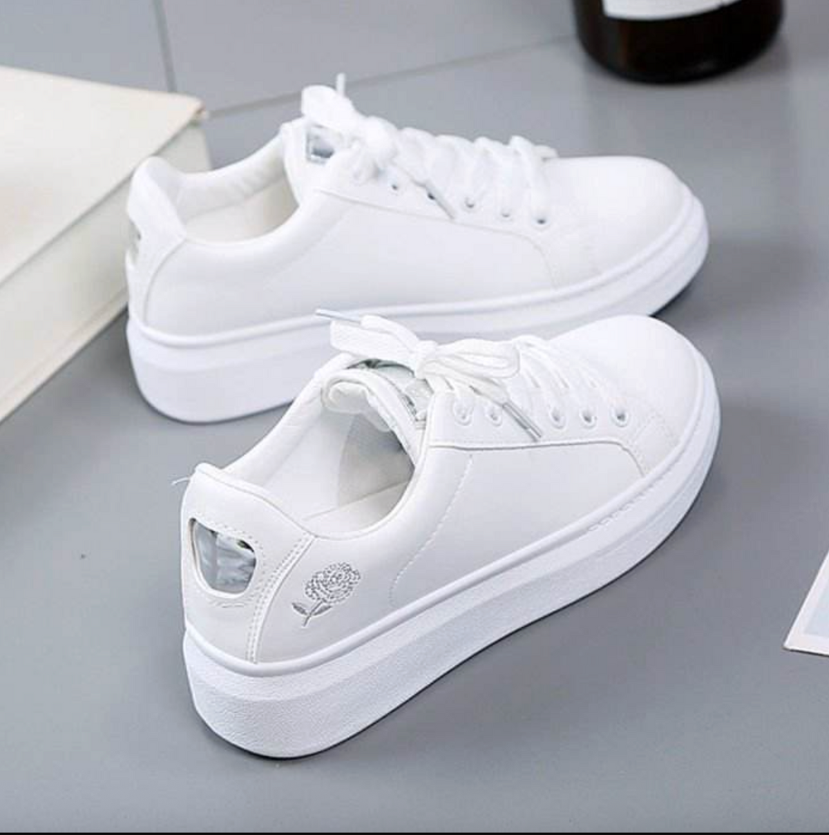 Women’s Classic White Casual Shoes – Versatile Everyday Sport-Inspired Flats